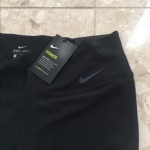 NWT Nike Mid-Leg Leggings